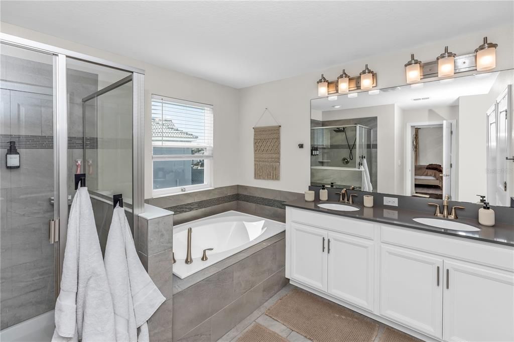 For Sale: $680,000 (5 beds, 4 baths, 3949 Square Feet)