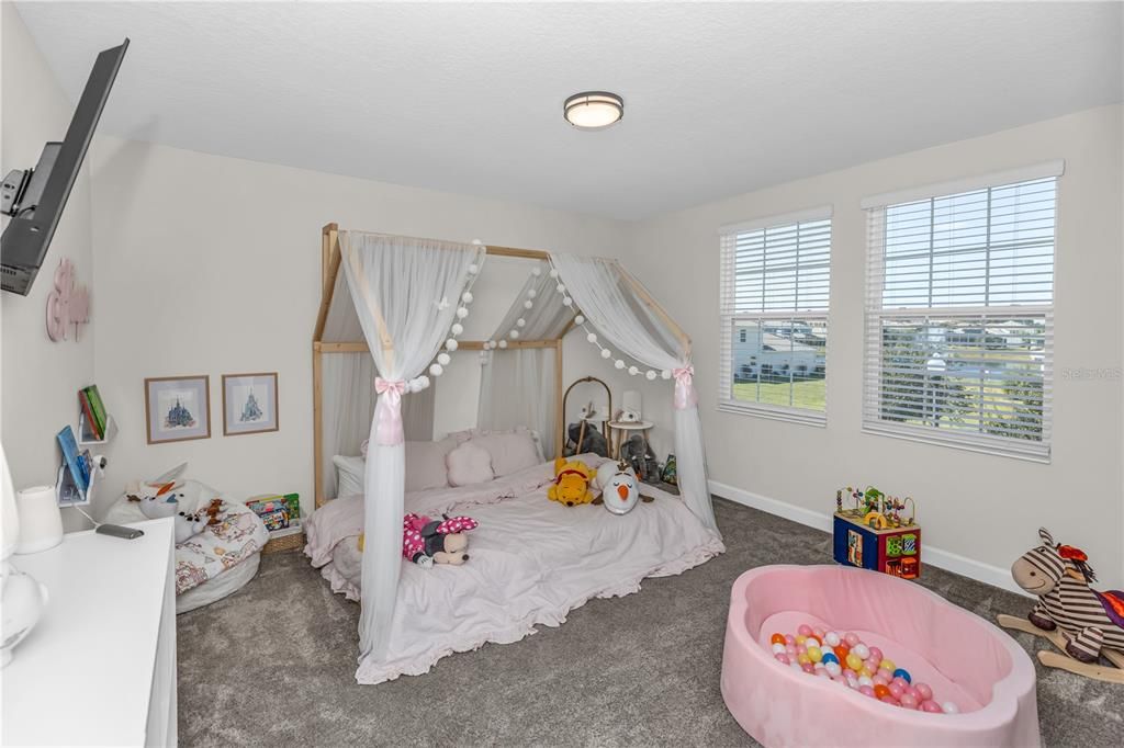 For Sale: $680,000 (5 beds, 4 baths, 3949 Square Feet)