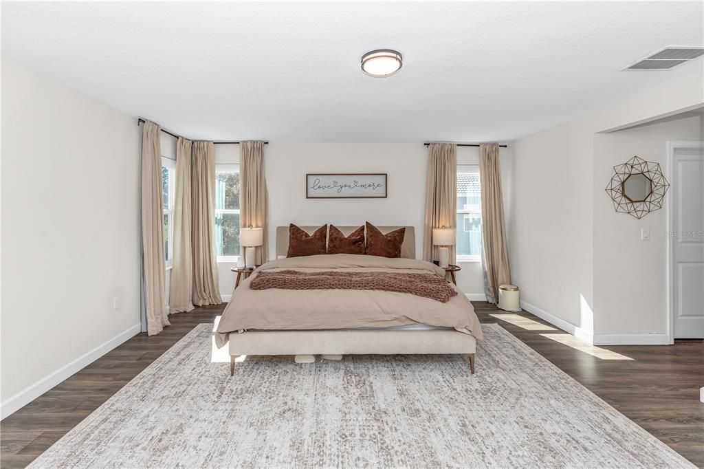 For Sale: $680,000 (5 beds, 4 baths, 3949 Square Feet)