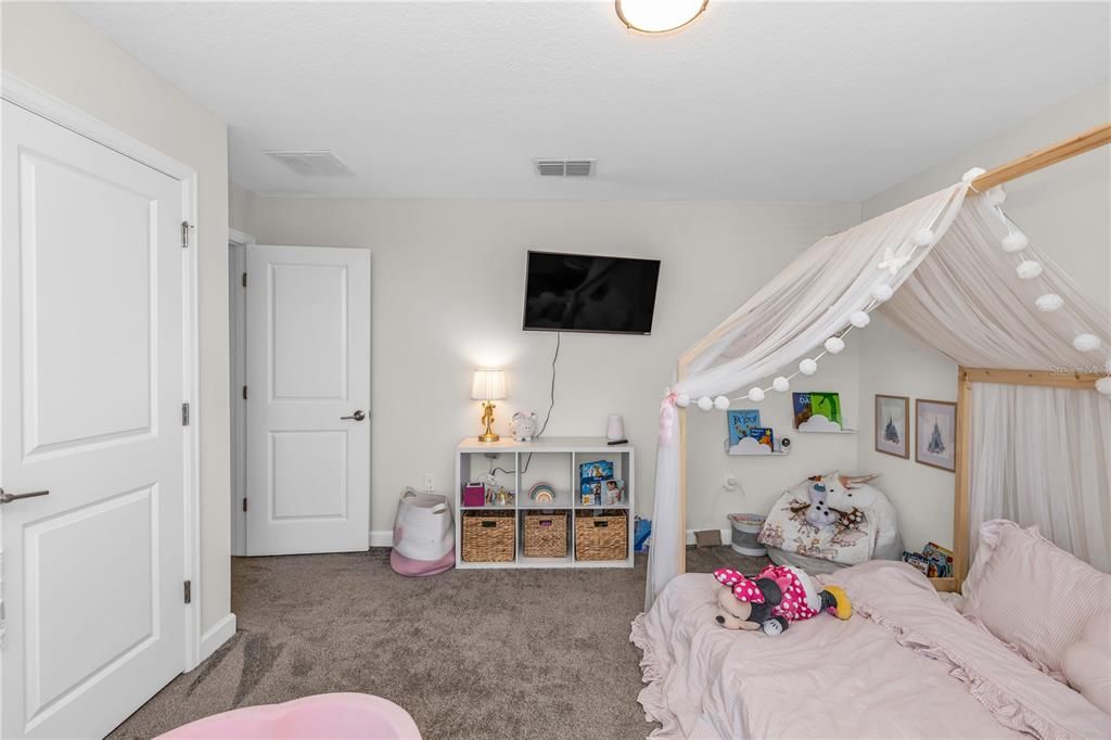 For Sale: $680,000 (5 beds, 4 baths, 3949 Square Feet)