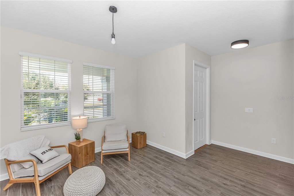 For Sale: $680,000 (5 beds, 4 baths, 3949 Square Feet)