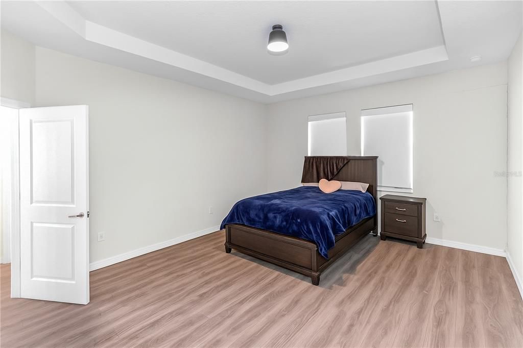 For Sale: $680,000 (5 beds, 4 baths, 3949 Square Feet)