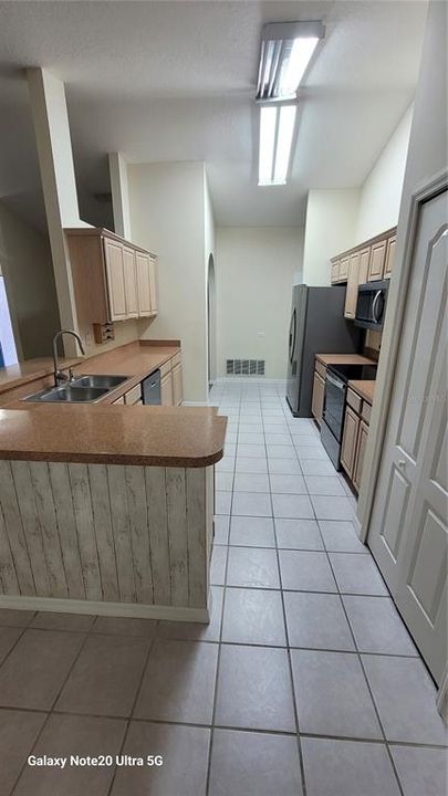 For Rent: $2,200 (3 beds, 2 baths, 1752 Square Feet)