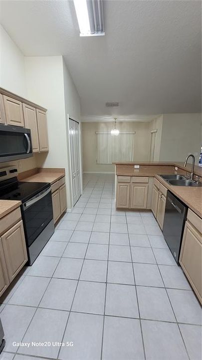 For Rent: $2,200 (3 beds, 2 baths, 1752 Square Feet)