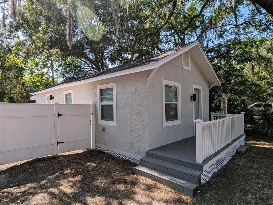 На продажу: $265,000 (2 спален, 1 ванн, 762 Квадратных фут)