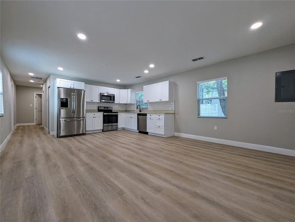 На продажу: $265,000 (2 спален, 1 ванн, 762 Квадратных фут)