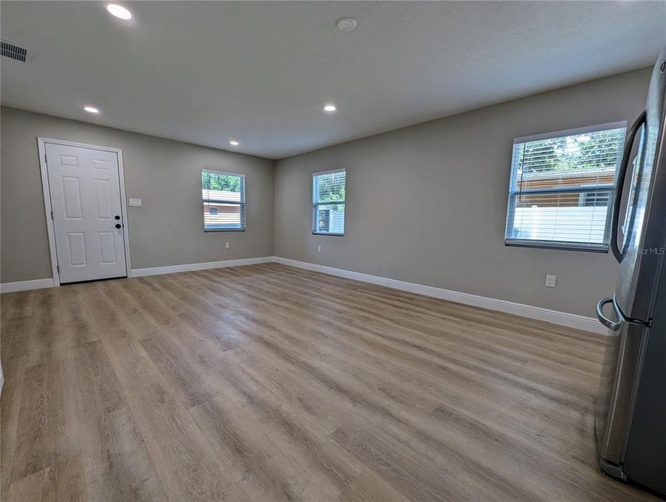 На продажу: $265,000 (2 спален, 1 ванн, 762 Квадратных фут)