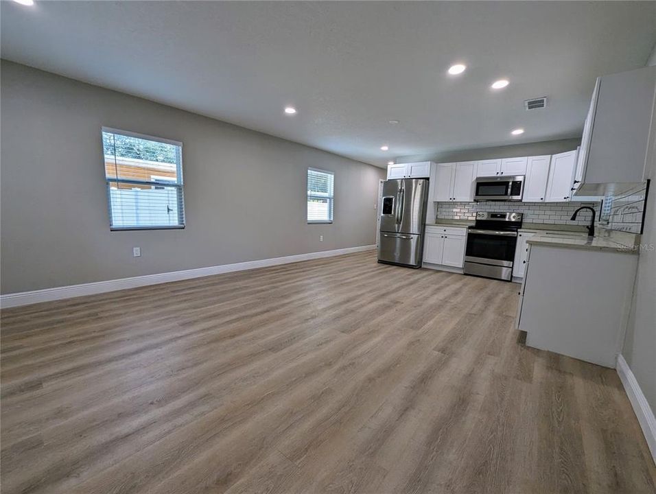 На продажу: $265,000 (2 спален, 1 ванн, 762 Квадратных фут)