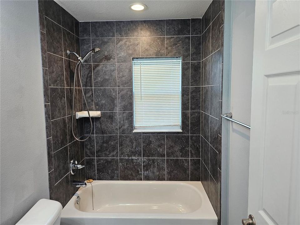 出租: $1,800 (4 贝兹, 2 浴室, 1492 平方英尺)