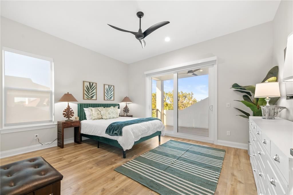 待售: $2,200,000 (4 贝兹, 4 浴室, 3895 平方英尺)