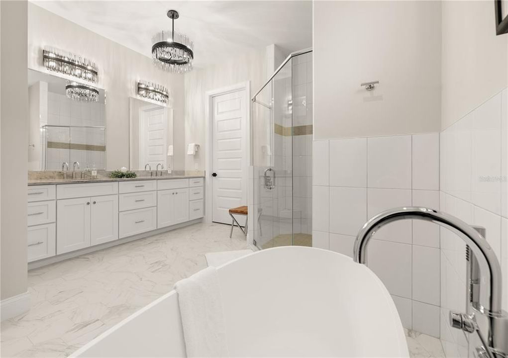 待售: $2,200,000 (4 贝兹, 4 浴室, 3895 平方英尺)