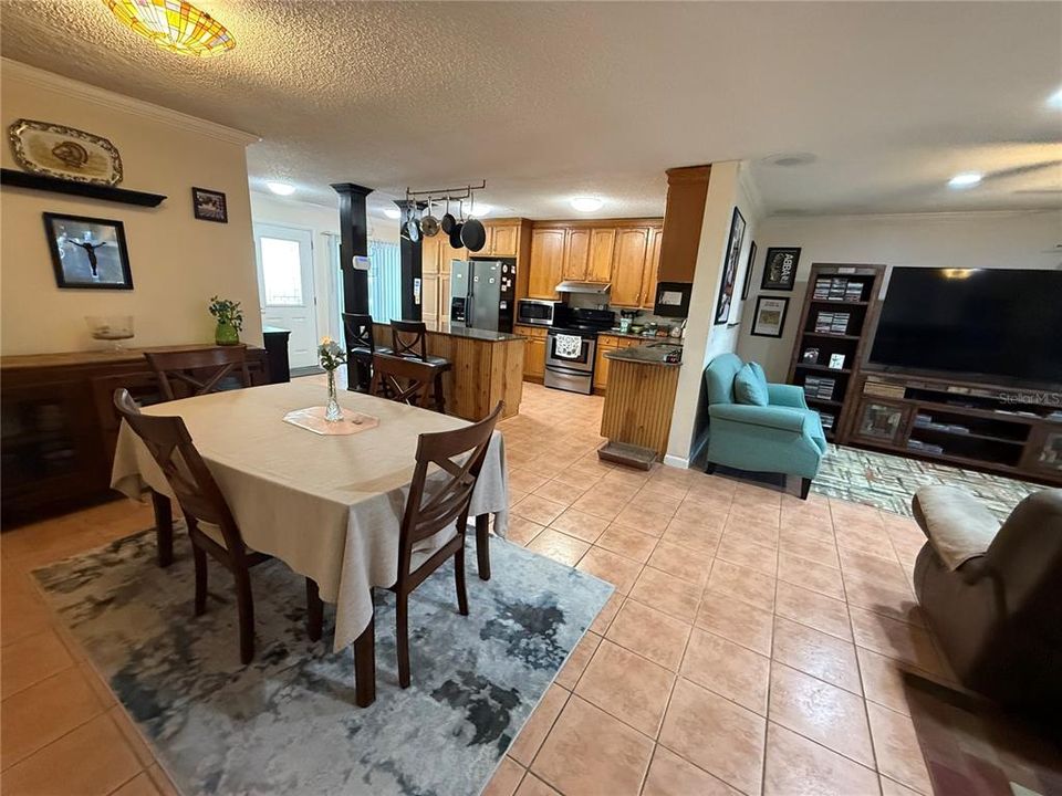 En Venta: $325,000 (3 camas, 2 baños, 1719 Pies cuadrados)