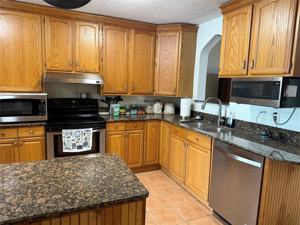 En Venta: $325,000 (3 camas, 2 baños, 1719 Pies cuadrados)