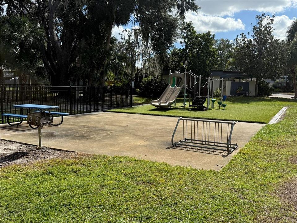 En Venta: $325,000 (3 camas, 2 baños, 1719 Pies cuadrados)