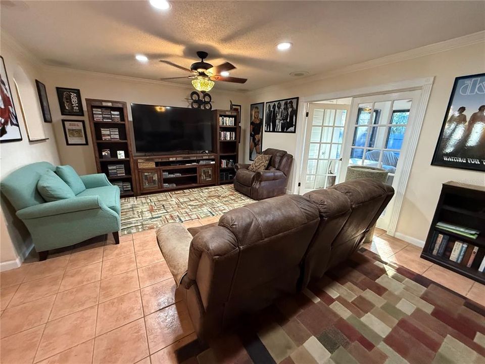 En Venta: $325,000 (3 camas, 2 baños, 1719 Pies cuadrados)