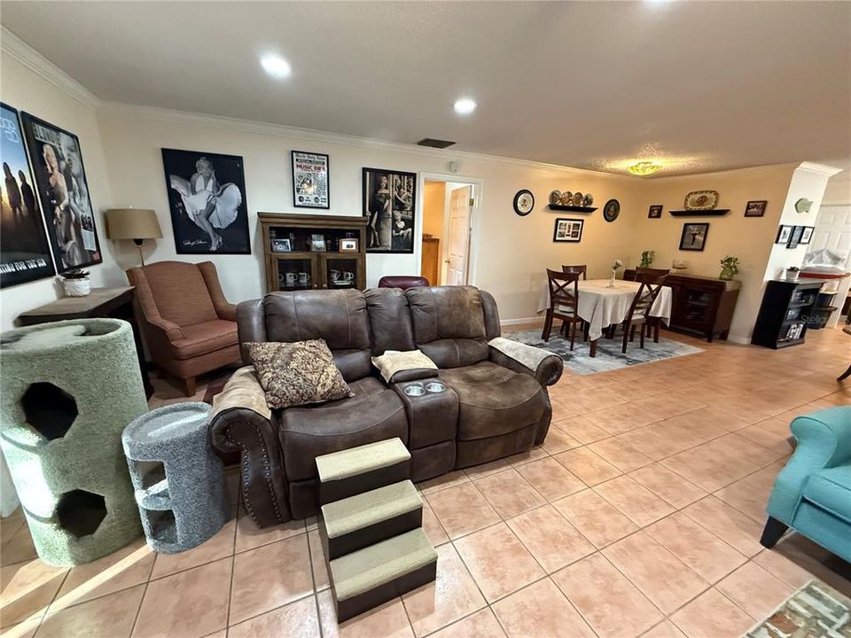 En Venta: $325,000 (3 camas, 2 baños, 1719 Pies cuadrados)