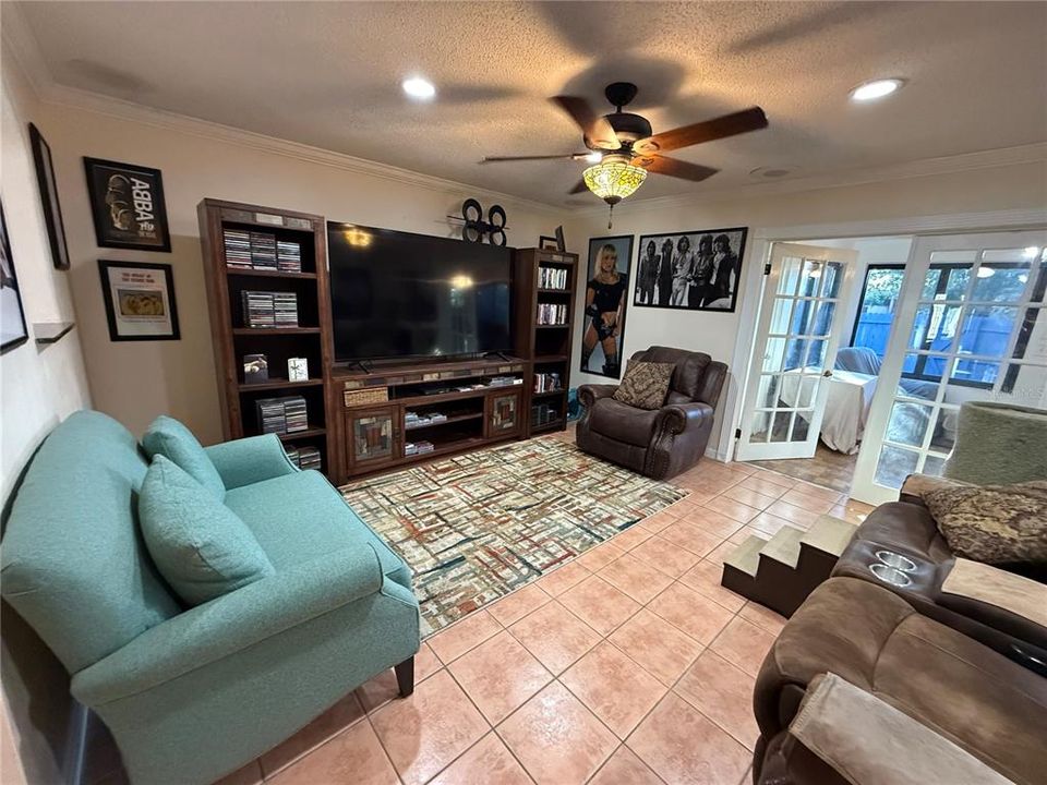 En Venta: $325,000 (3 camas, 2 baños, 1719 Pies cuadrados)