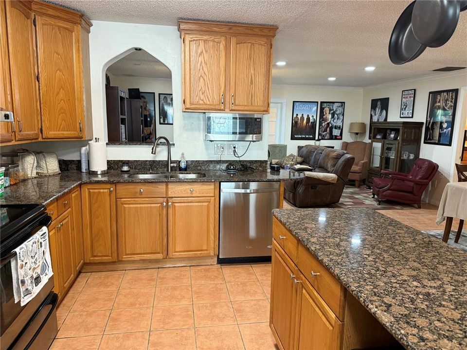 En Venta: $325,000 (3 camas, 2 baños, 1719 Pies cuadrados)