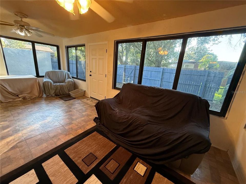 En Venta: $325,000 (3 camas, 2 baños, 1719 Pies cuadrados)