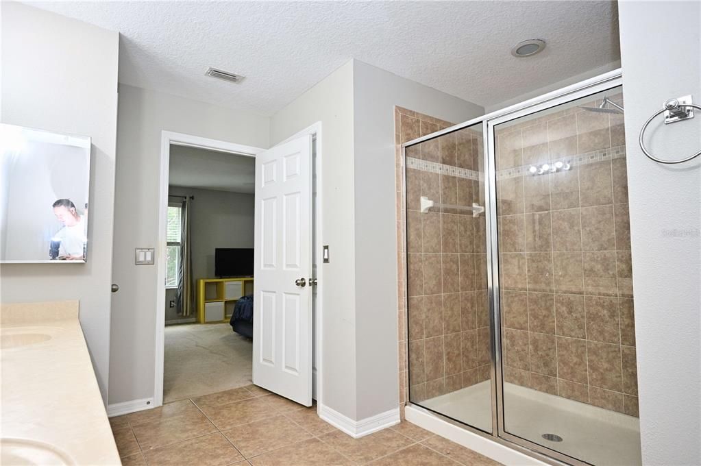 For Rent: $2,760 (3 beds, 2 baths, 1989 Square Feet)