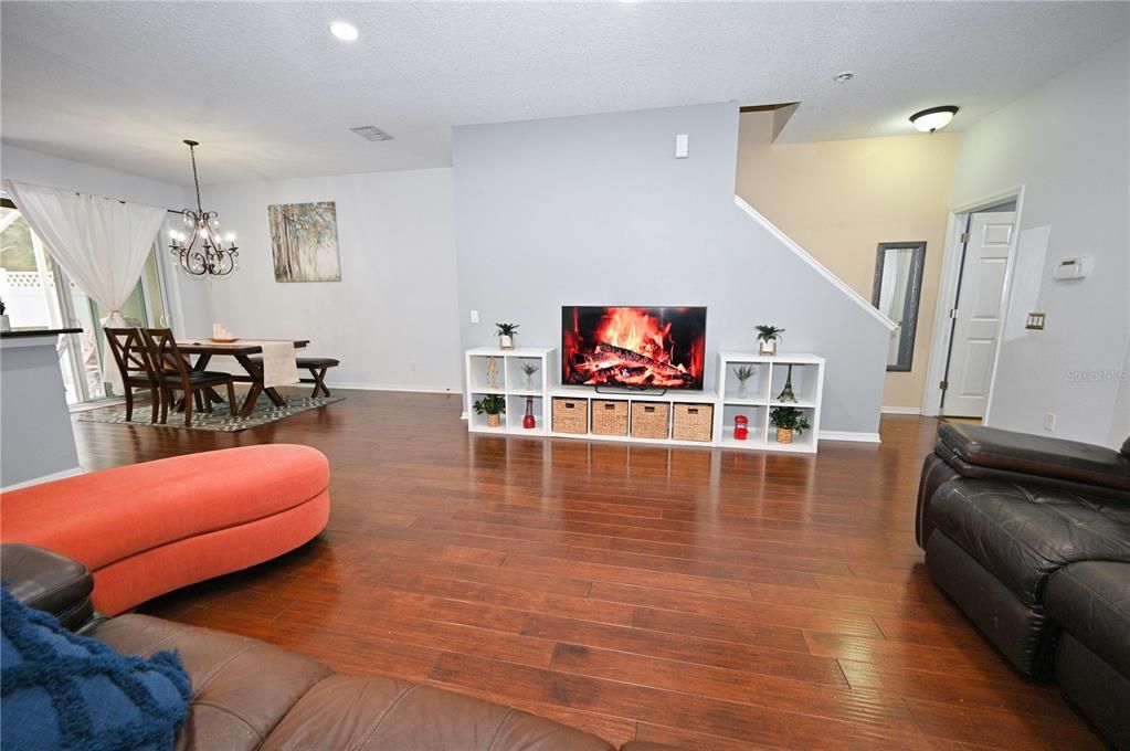 For Rent: $2,760 (3 beds, 2 baths, 1989 Square Feet)