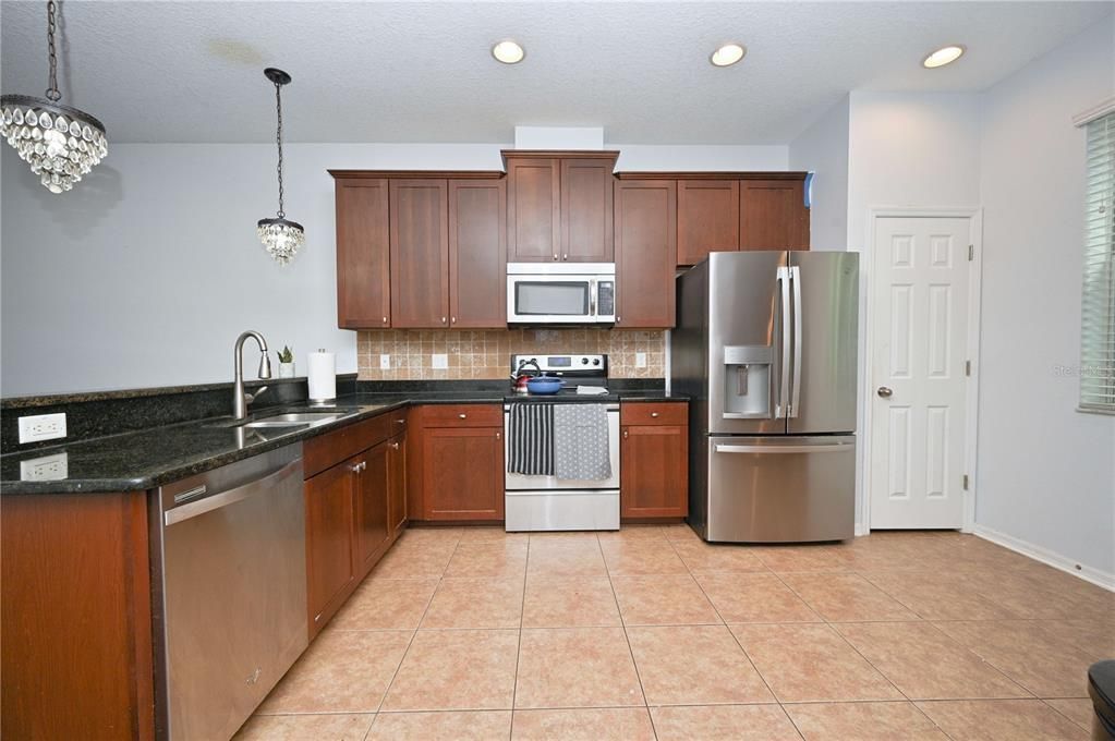 For Rent: $2,760 (3 beds, 2 baths, 1989 Square Feet)