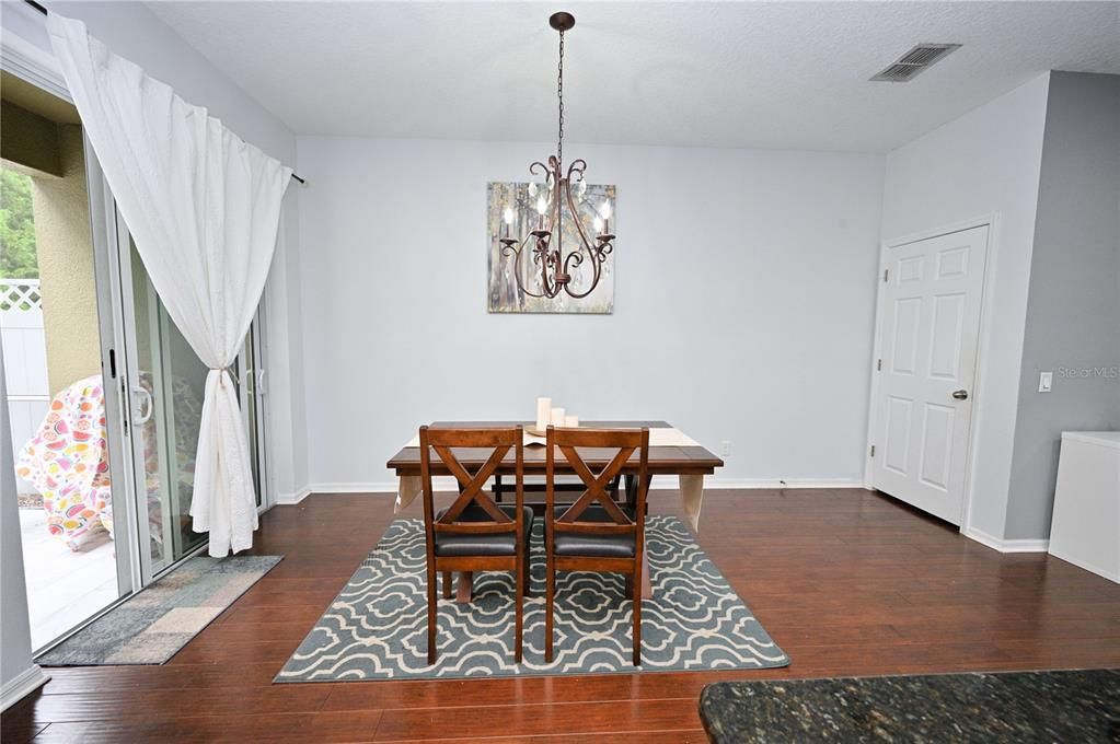 For Rent: $2,760 (3 beds, 2 baths, 1989 Square Feet)