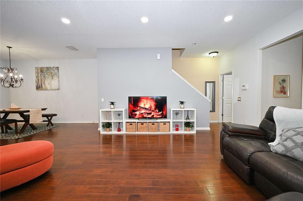 For Rent: $2,760 (3 beds, 2 baths, 1989 Square Feet)