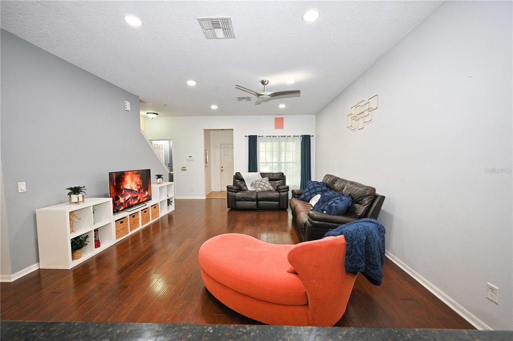 For Rent: $2,760 (3 beds, 2 baths, 1989 Square Feet)