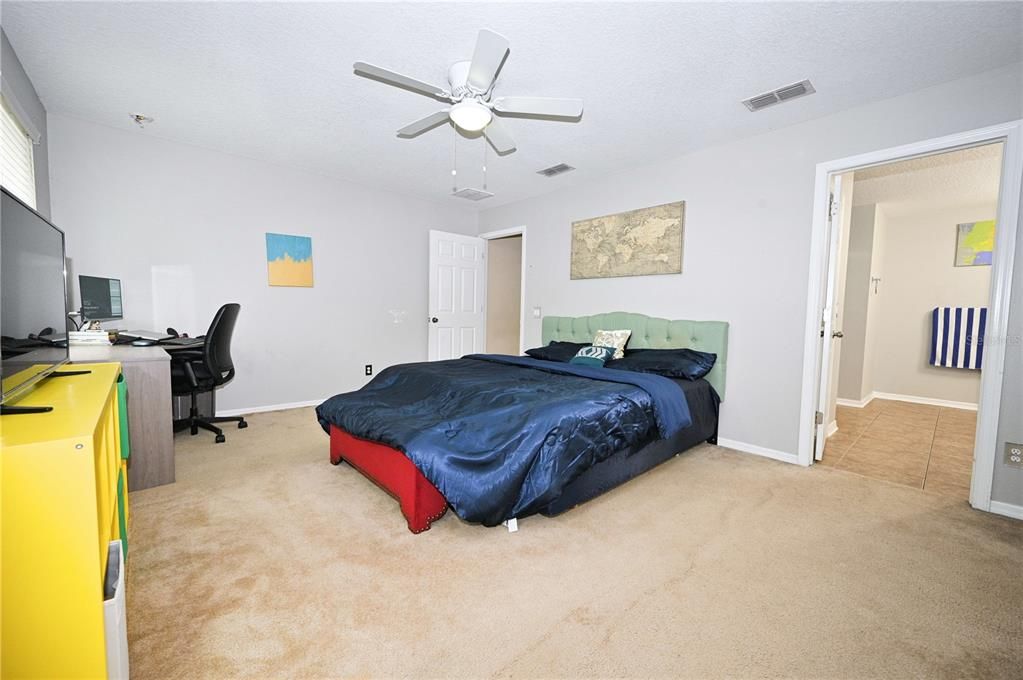 For Rent: $2,760 (3 beds, 2 baths, 1989 Square Feet)