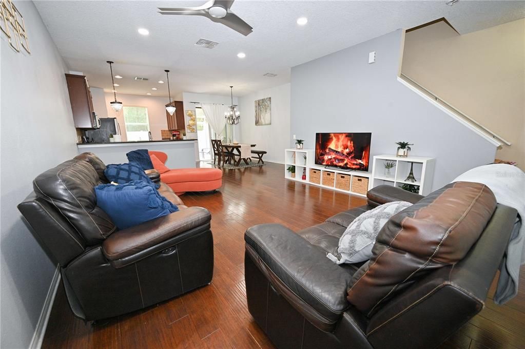 For Rent: $2,760 (3 beds, 2 baths, 1989 Square Feet)