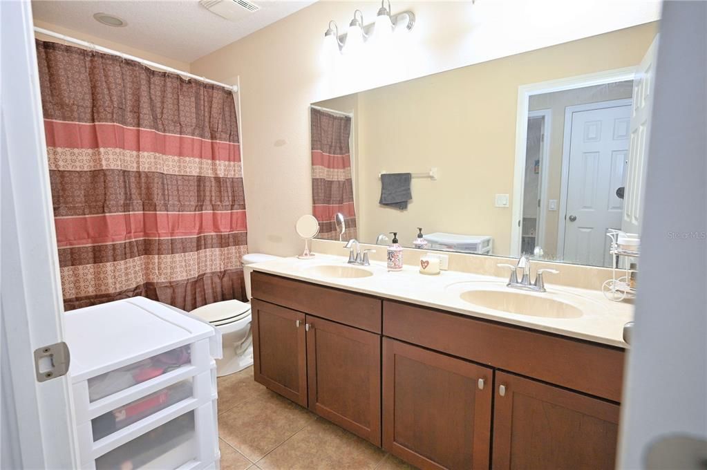 For Rent: $2,760 (3 beds, 2 baths, 1989 Square Feet)