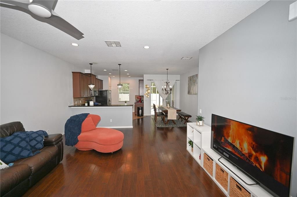 For Rent: $2,760 (3 beds, 2 baths, 1989 Square Feet)