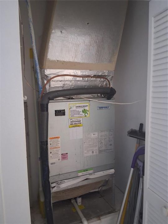 На продажу: $305,000 (2 спален, 2 ванн, 906 Квадратных фут)