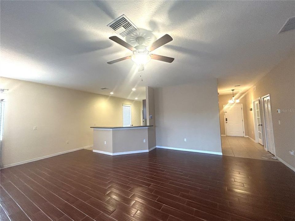 En Renta: $1,950 (3 camas, 2 baños, 1448 Pies cuadrados)