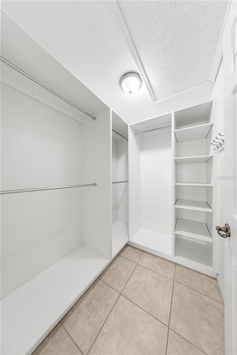 На продажу: $181,900 (2 спален, 2 ванн, 1088 Квадратных фут)