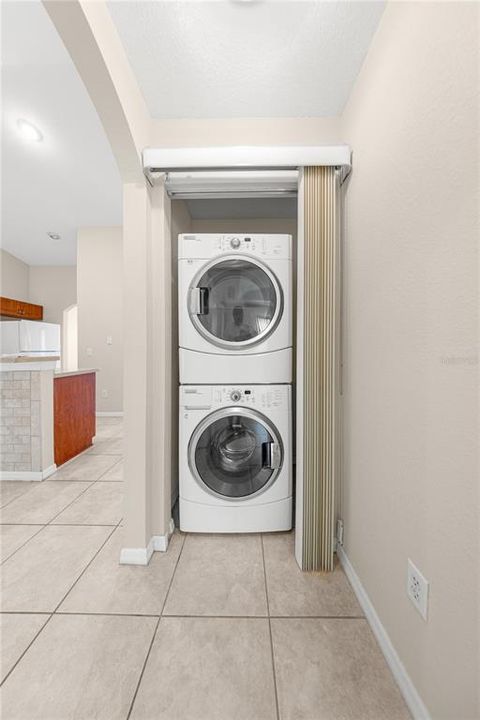 На продажу: $181,900 (2 спален, 2 ванн, 1088 Квадратных фут)