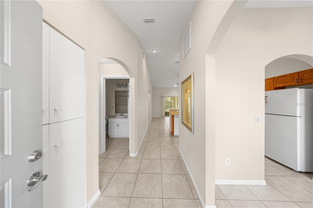 На продажу: $181,900 (2 спален, 2 ванн, 1088 Квадратных фут)