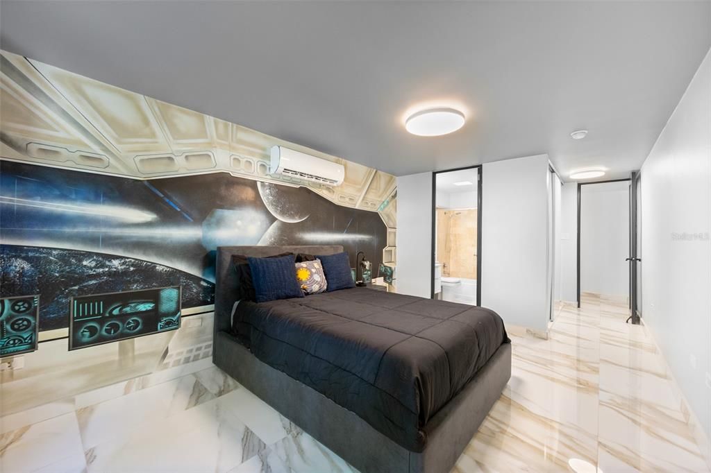 For Sale: $2,095,000 (7 beds, 5 baths, 3721 Square Feet)