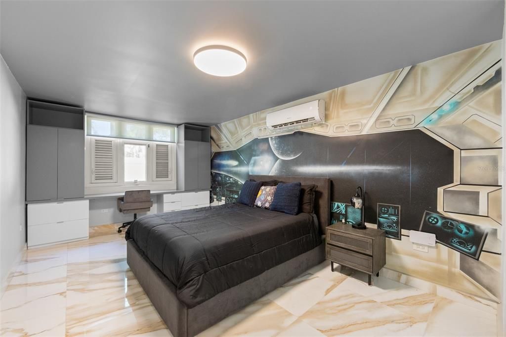 For Sale: $2,095,000 (7 beds, 5 baths, 3721 Square Feet)