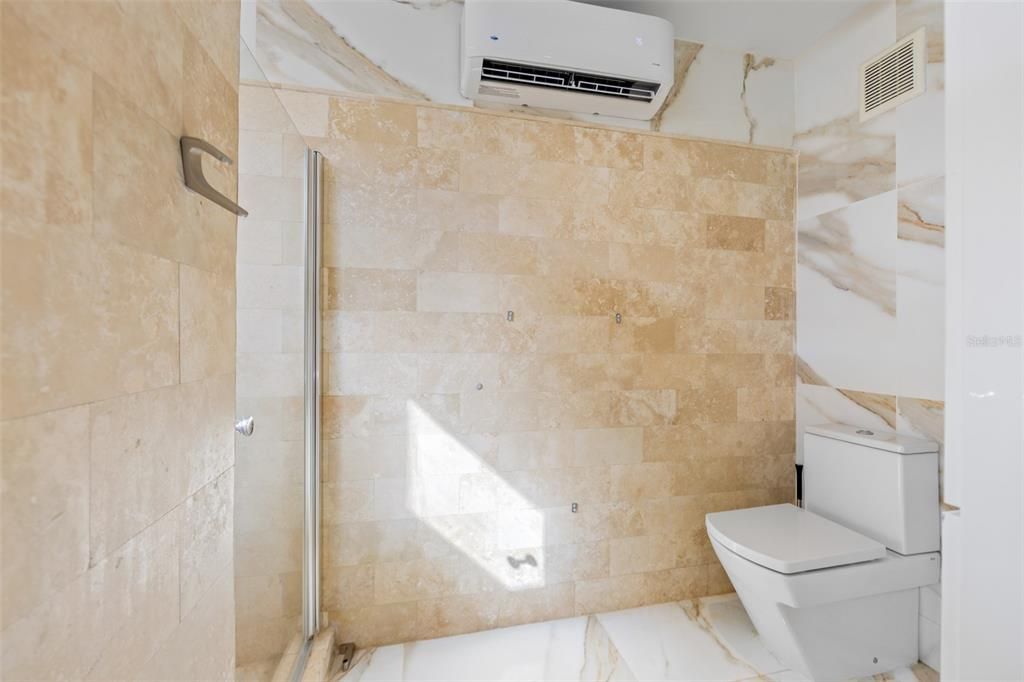 For Sale: $2,095,000 (7 beds, 5 baths, 3721 Square Feet)