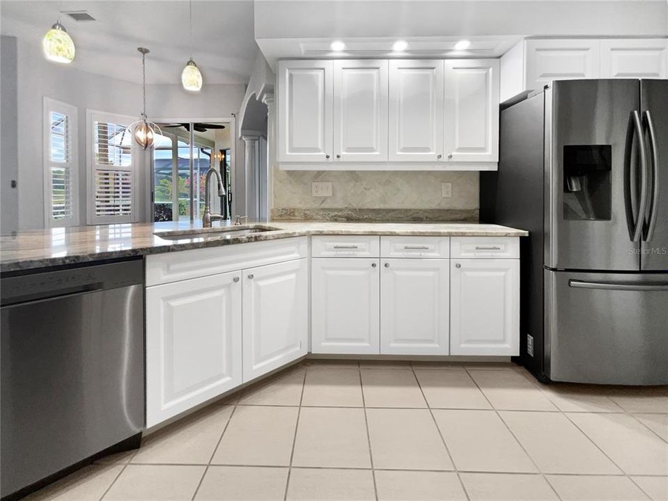 Под контрактом: $518,000 (3 спален, 2 ванн, 1998 Квадратных фут)