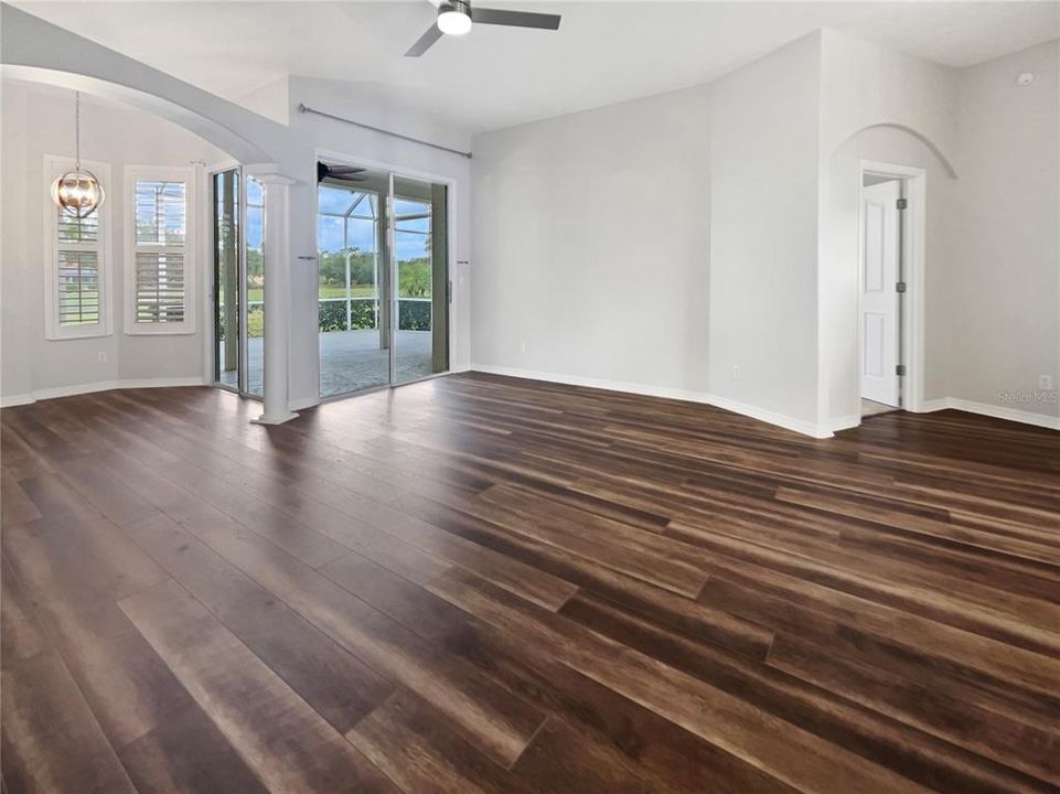 Под контрактом: $518,000 (3 спален, 2 ванн, 1998 Квадратных фут)