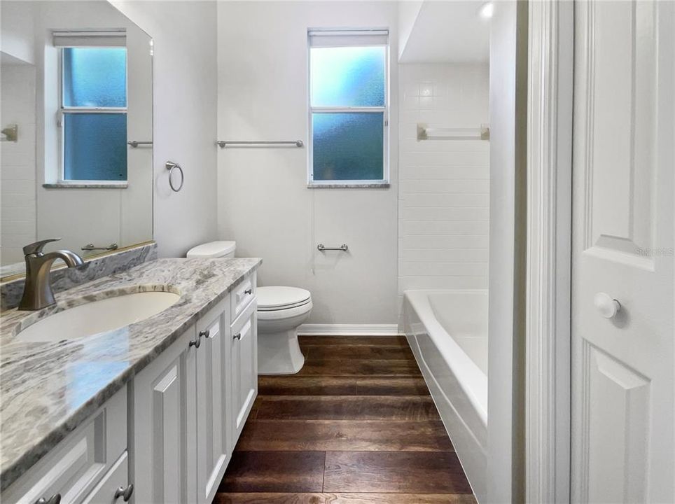 Под контрактом: $518,000 (3 спален, 2 ванн, 1998 Квадратных фут)