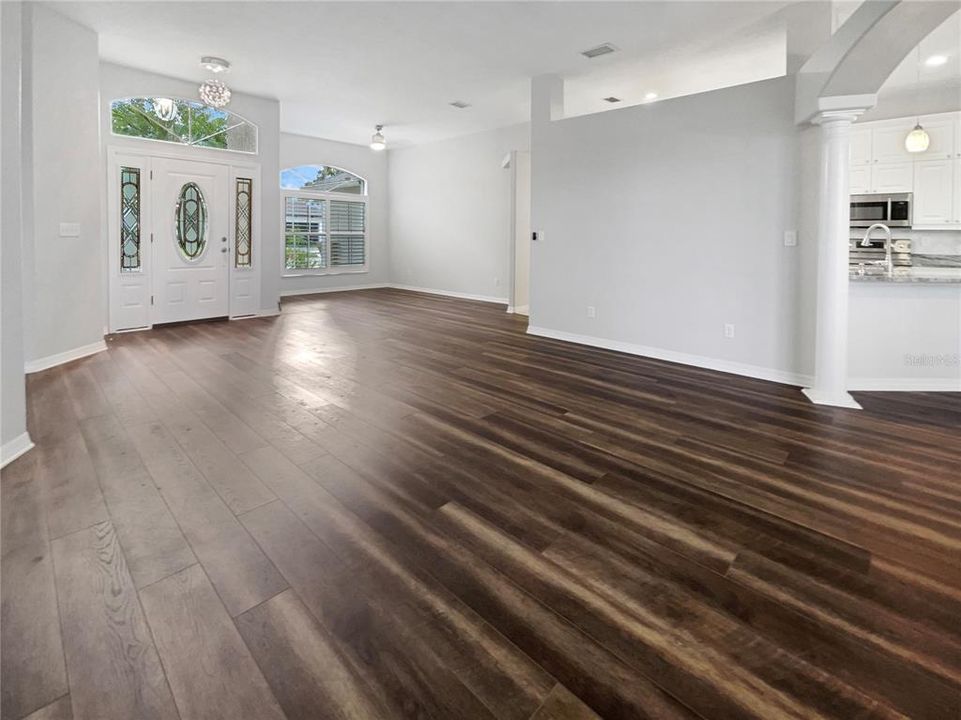 Под контрактом: $518,000 (3 спален, 2 ванн, 1998 Квадратных фут)