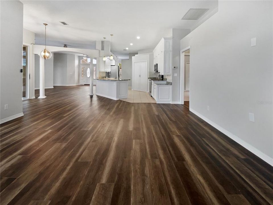 Под контрактом: $518,000 (3 спален, 2 ванн, 1998 Квадратных фут)