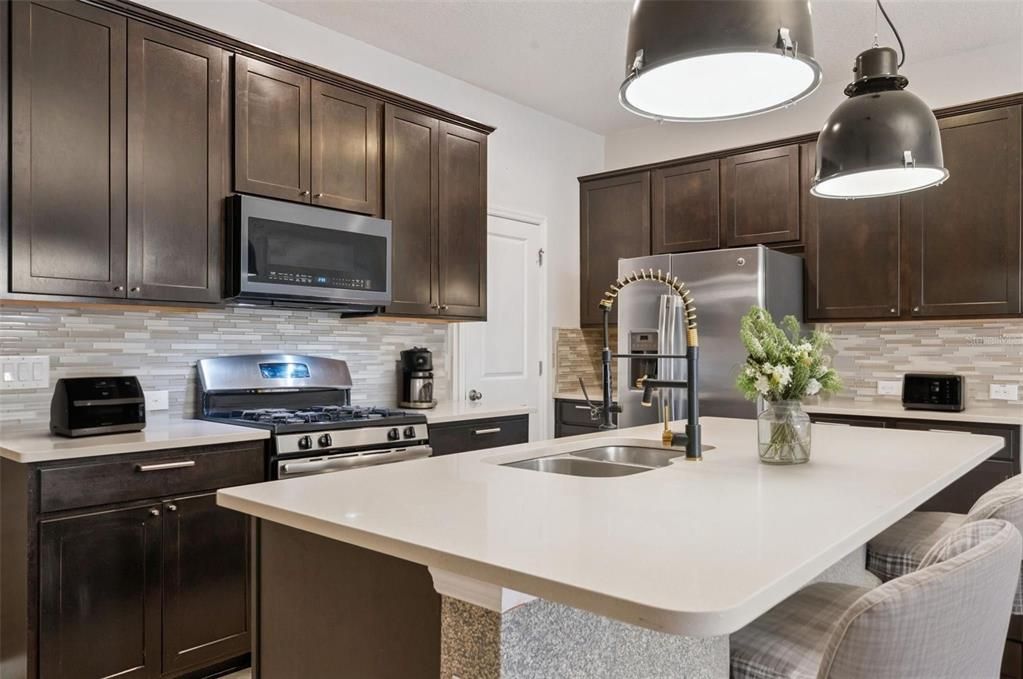 待售: $449,000 (4 贝兹, 3 浴室, 2033 平方英尺)