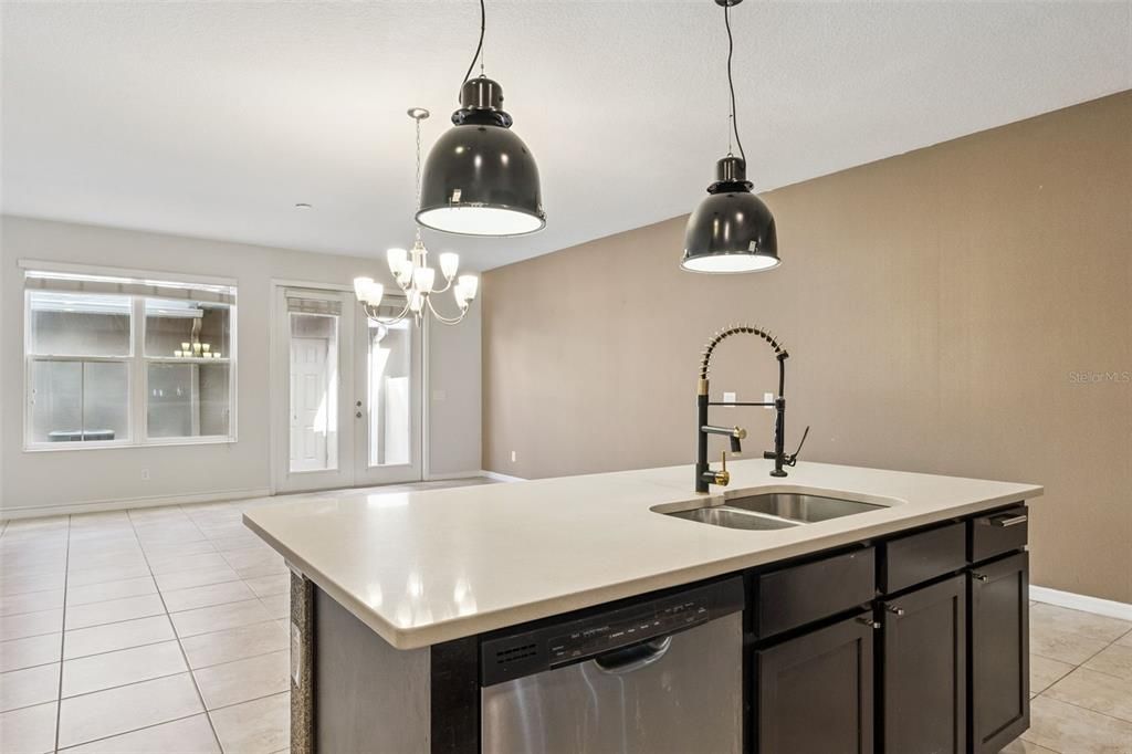 待售: $449,000 (4 贝兹, 3 浴室, 2033 平方英尺)