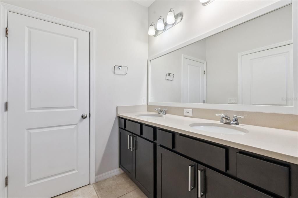 待售: $449,000 (4 贝兹, 3 浴室, 2033 平方英尺)