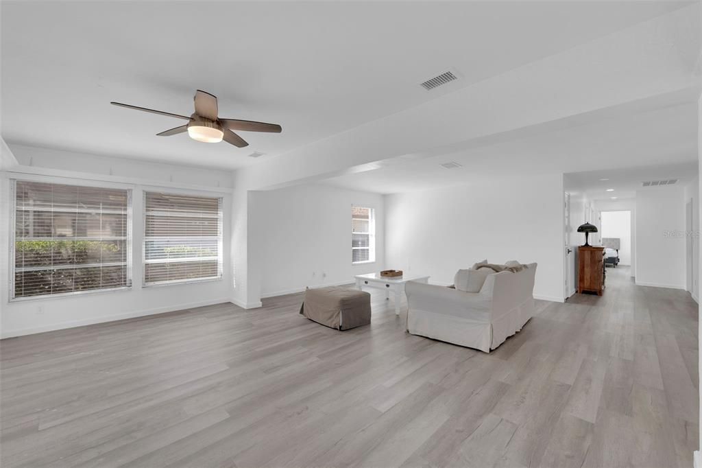 For Sale: $309,900 (2 beds, 2 baths, 1459 Square Feet)